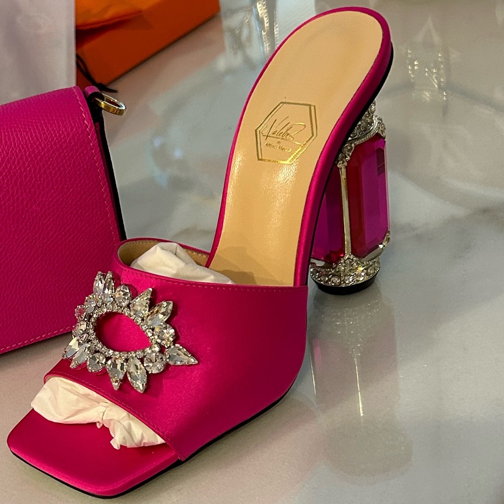 Nalebe size 37 color hot pink